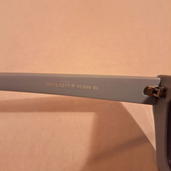 VINCE CAMUTO Cat Eye Light Blue Sunglasses VC899 - Picture 3 of 6